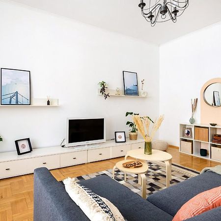 Spacious & Serene Downtown Home With Free Parking بودابست المظهر الخارجي الصورة