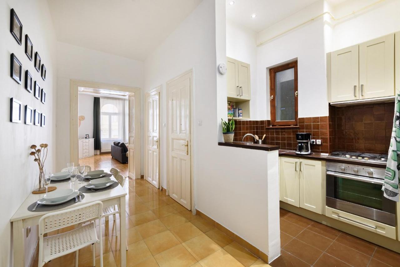 Spacious & Serene Downtown Home With Free Parking بودابست المظهر الخارجي الصورة