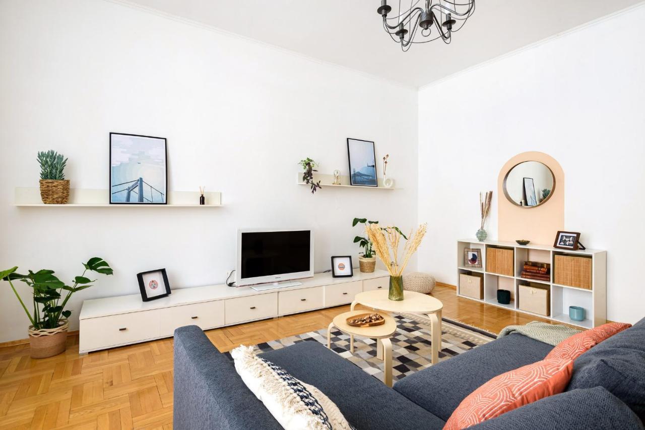 Spacious & Serene Downtown Home With Free Parking بودابست المظهر الخارجي الصورة