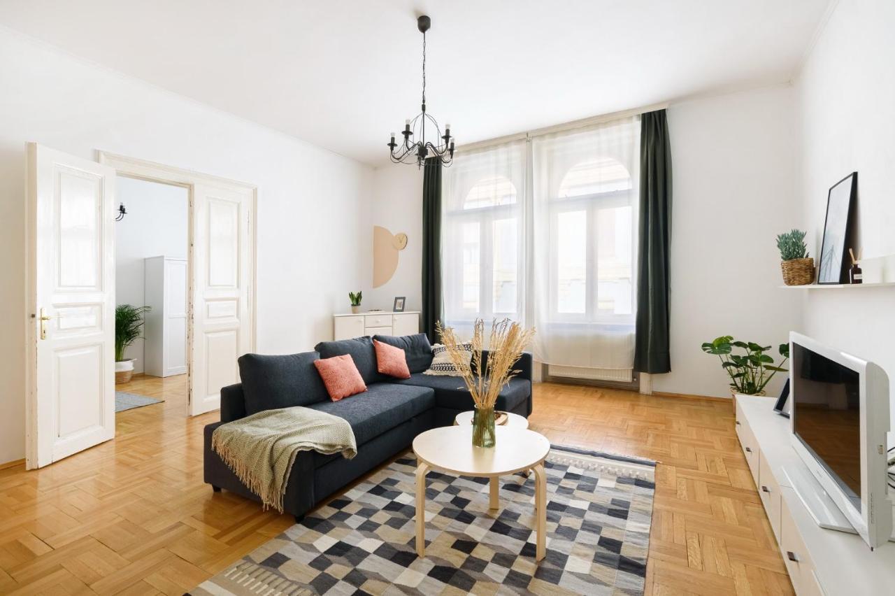 Spacious & Serene Downtown Home With Free Parking بودابست المظهر الخارجي الصورة